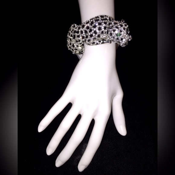 Beautiful Pavé Crystal Leopard Wrapped Bangle (Brand New) - Picture 1 of 1